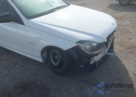 2014 Mercedes-Benz C 250 из США, поврежденный, VIN WDDGJ4HB7EG204436